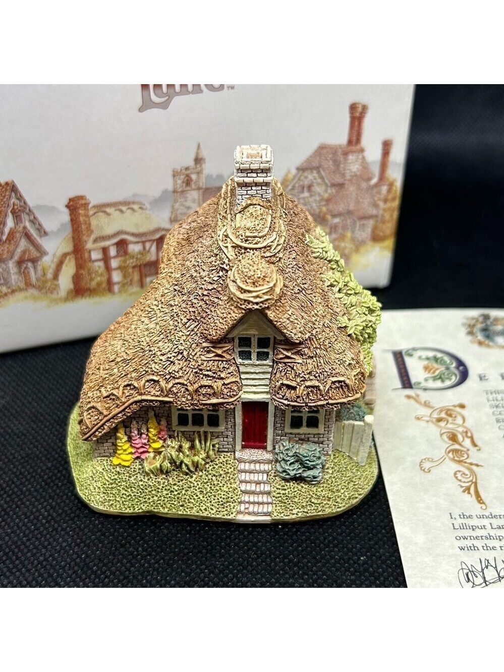 Lilliput Lane “Two Hoots Cottage” collectible cottage